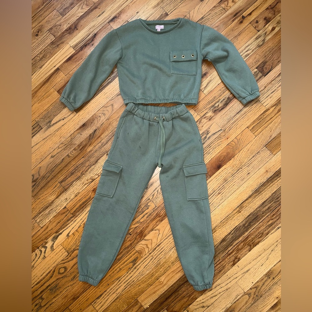 Kids Green Sweatshirt and Jogger Set Size 12